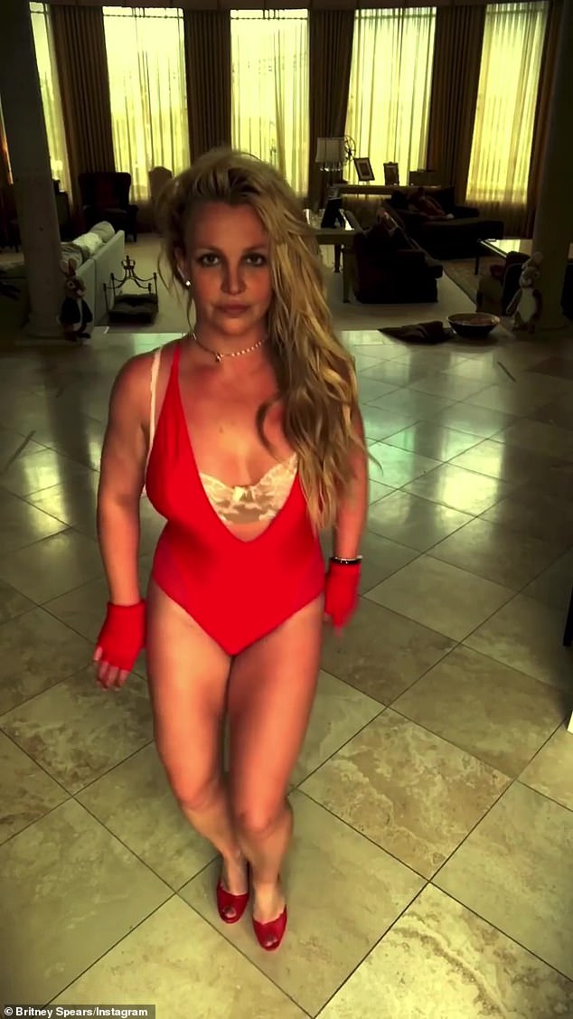 Dancing Queen: Britney ha anche condiviso un video di se stessa che balla in onore di San Valentino sulla sua pagina Instagram