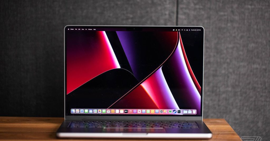 Il MacBook Pro da 14 pollici con 10 core più veloce dell'M1 Pro arriva a un nuovo prezzo basso