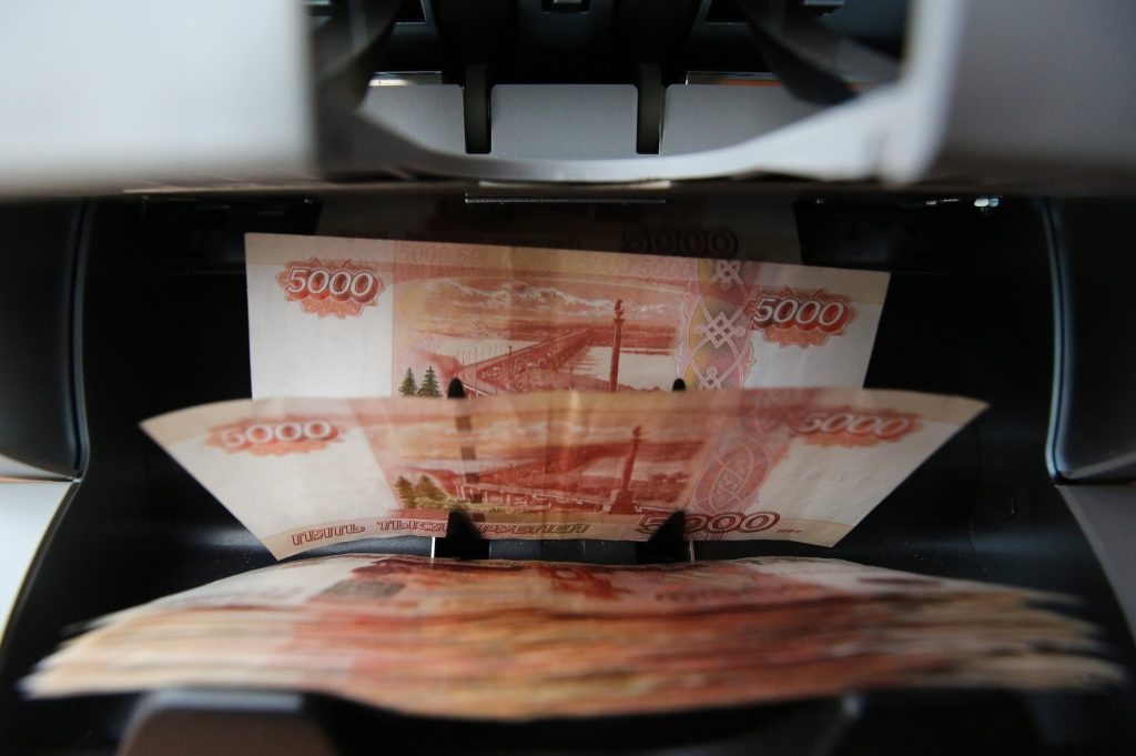 Il rublo russo è sceso a un minimo storico rispetto al dollaro