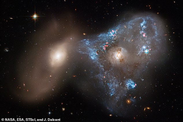 Il telescopio spaziale Hubble della NASA ha catturato un'immagine straordinaria di 