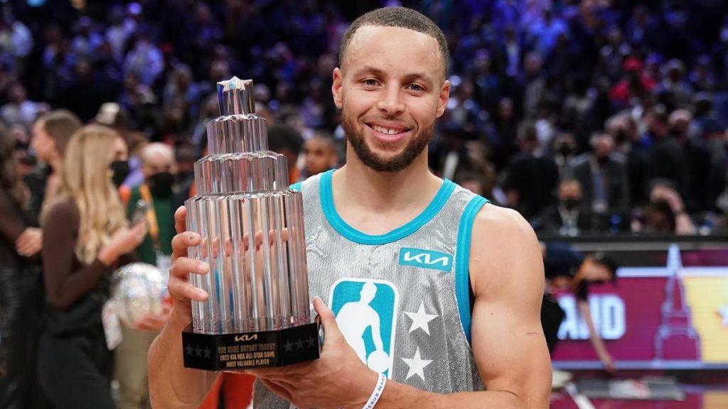 NBA All-Star Game 2022: Stephen Curry vince l'MVP dopo aver battuto il record per il maggior numero di 3 punti in una singola partita