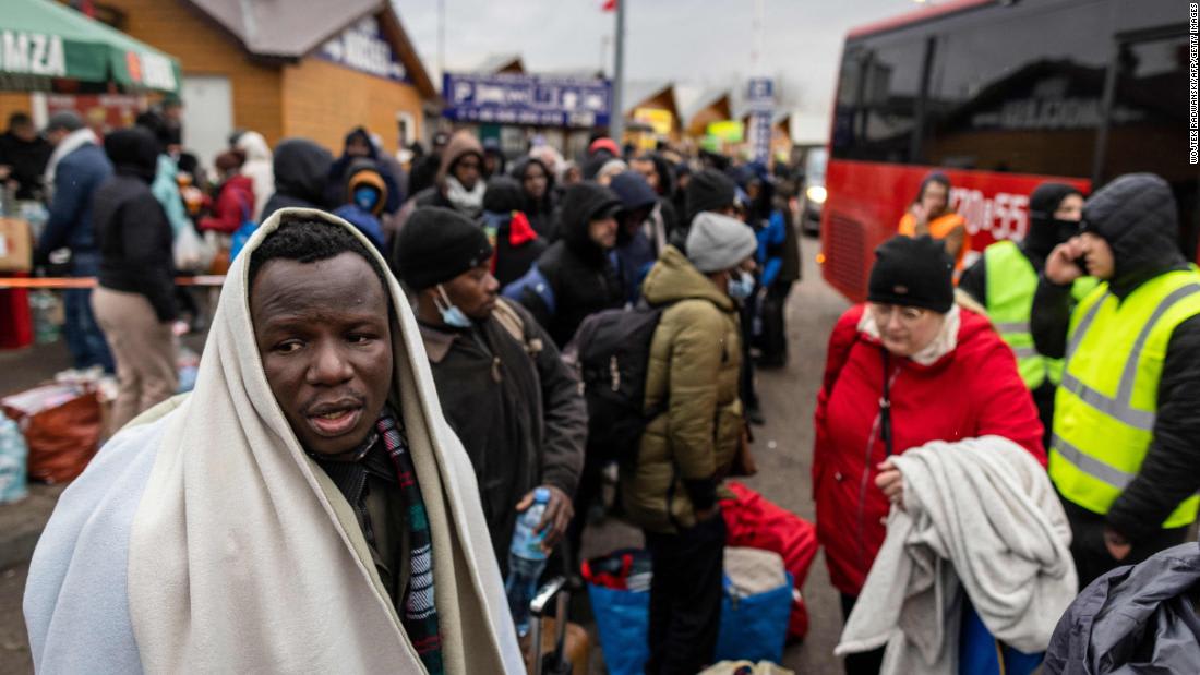 Studenti stranieri in fuga dall'Ucraina affermano di affrontare il razzismo al confine
