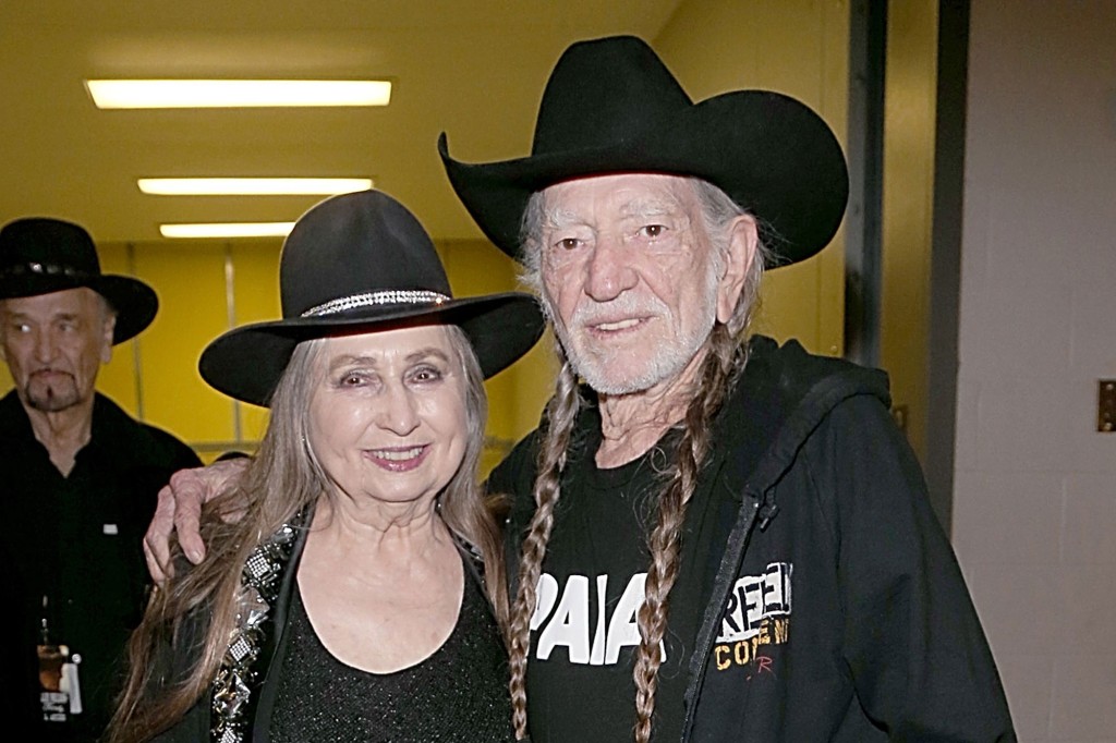 La sorella di Willie Nelson, la compagna di band Bobby, è morta all'età di 91 anni