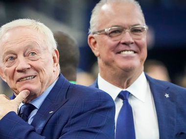Il proprietario e direttore generale dei Dallas Cowboys Jerry Jones (a sinistra) Il vicepresidente esecutivo Stephen ...