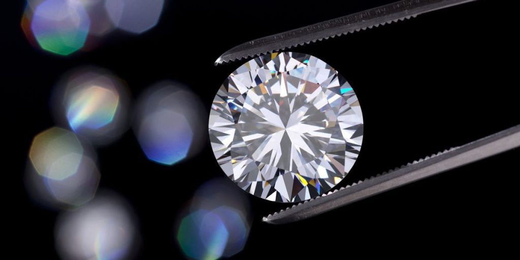 Gli scienziati hanno compresso il diamante per creare un materiale più duro