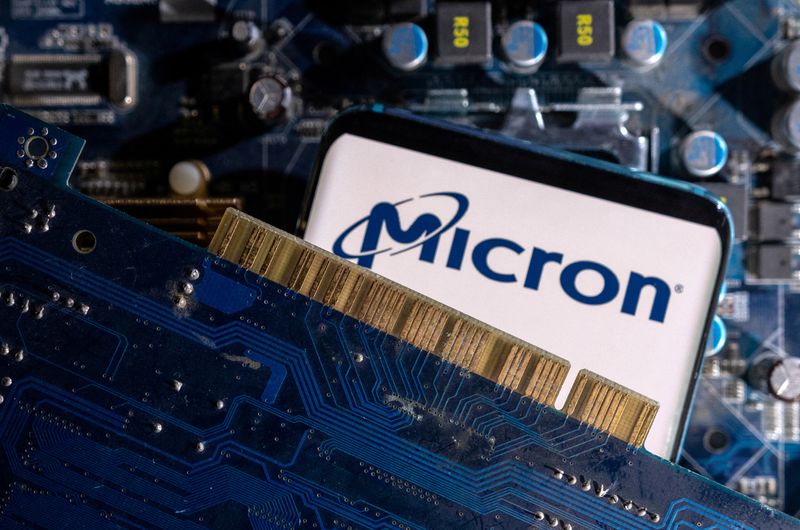 Micron raggiunge livelli record poiché la domanda di intelligenza artificiale alimenta prospettive forti