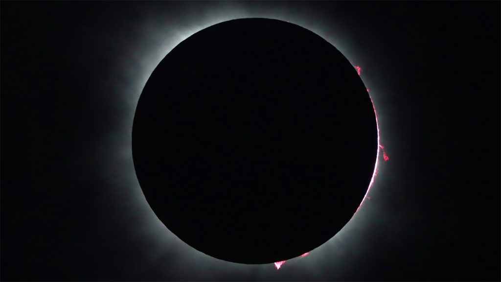 Cosa sono quei punti rossi che emergono dal sole durante un'eclissi?  – NBC 5 Dallas-Fort Worth