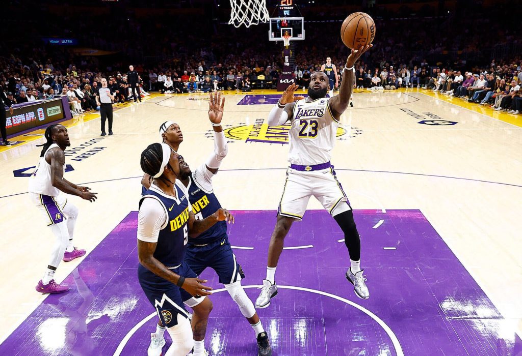 I Lakers hanno finalmente finito il lavoro, ponendo fine alla serie di sconfitte consecutive contro i Nuggets