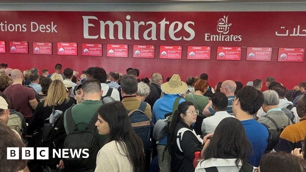Aeroporto di Dubai: riprende il programma completo dopo il caos dell'alluvione