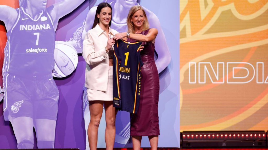L'Indiana Fever seleziona Kaitlyn Clark numero 1 dell'Iowa State nel Draft WNBA 2024