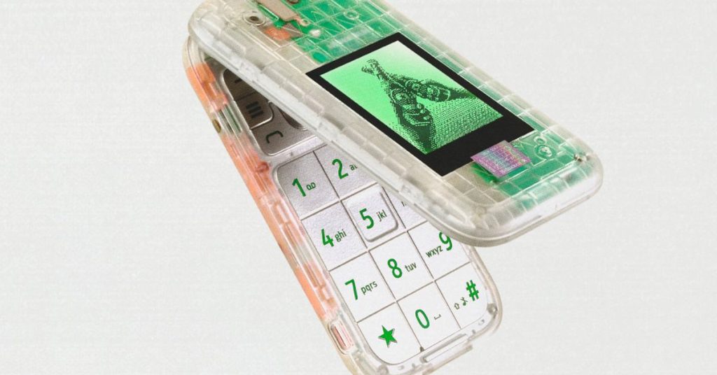 The Boring Phone è un esercizio di branding nostalgico di HMD e Heineken
