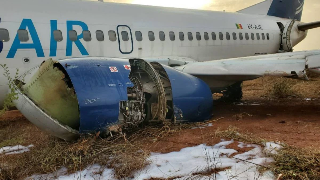Air Senegal Boeing 737 Skid Off