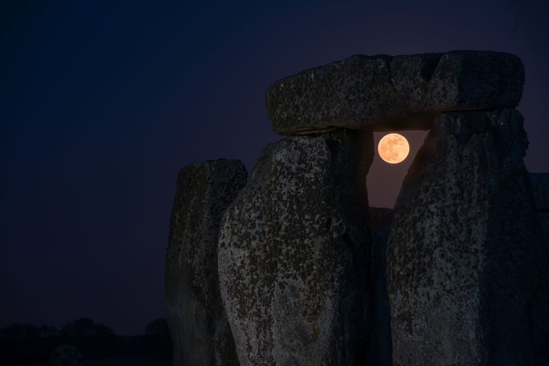 Stonehenge fu costruita circa 4.500 anni fa.