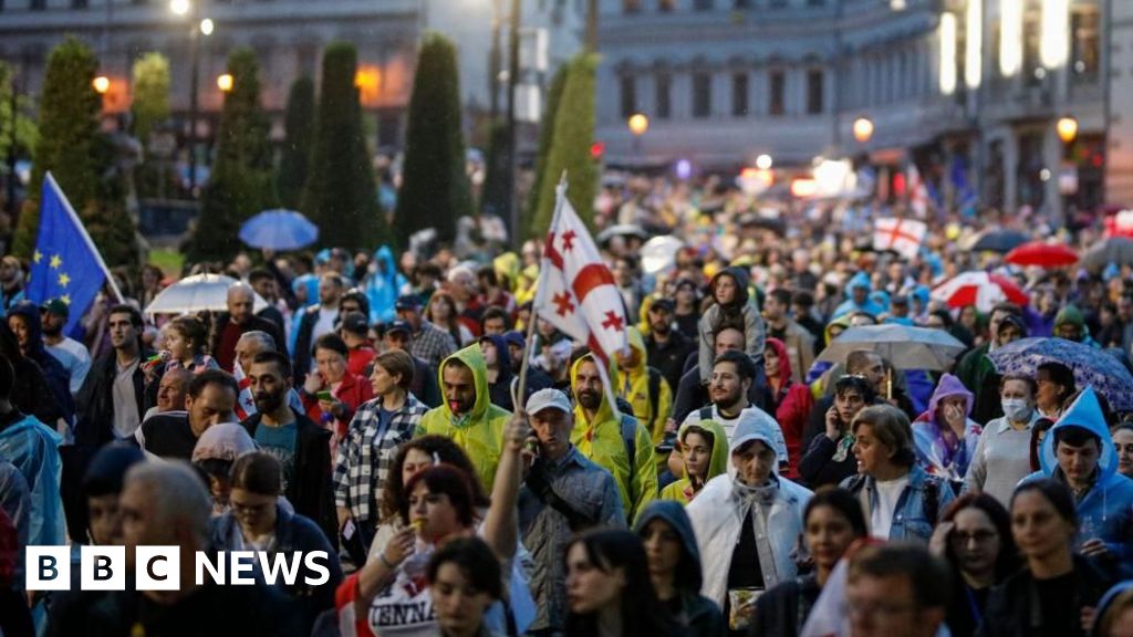 Georgia: Migliaia di persone manifestano contro la legge sull'"influenza straniera".