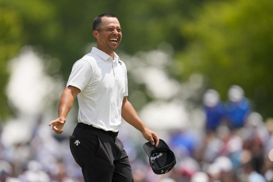 Xander Schauffele sorride dopo il primo round di un torneo di golf del PGA Championship al Valhalla Golf Club, giovedì 16 maggio 2024, a Louisville, Ky. (AP Photo/Matt York)