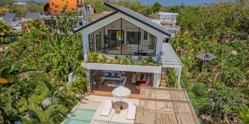 Una coppia costruisce un investimento immobiliare da 143.000 dollari a Bali per il pensionamento anticipato