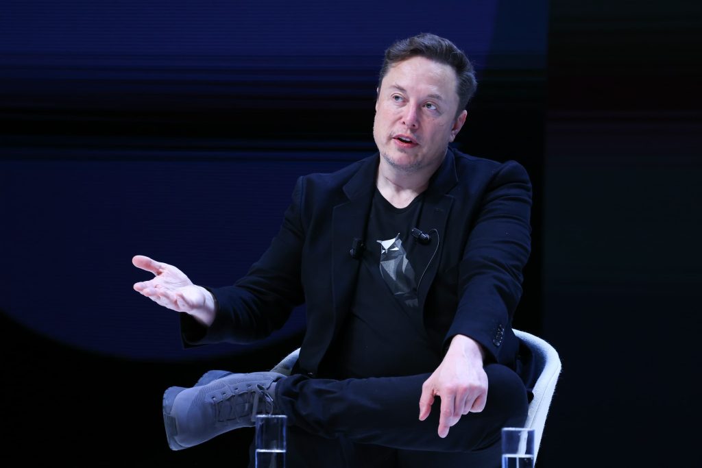 Elon Musk vuole che Tesla investa 5 miliardi di dollari nella sua nuova startup, xAI, se gli azionisti approvano